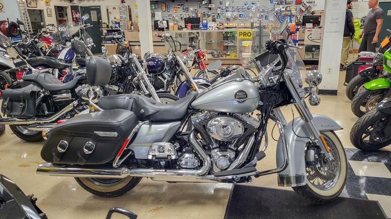 2010 Harley-Davidson® FLHRC - Road King® Classic